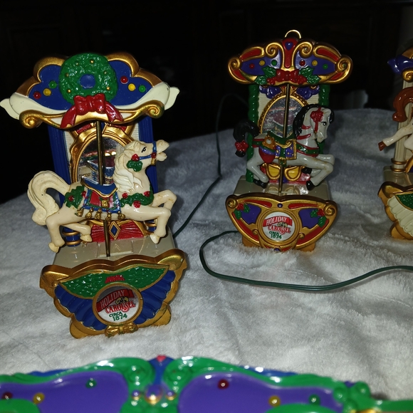 Mr.Christmas Vintage Festive Carousel Holiday Decor Set